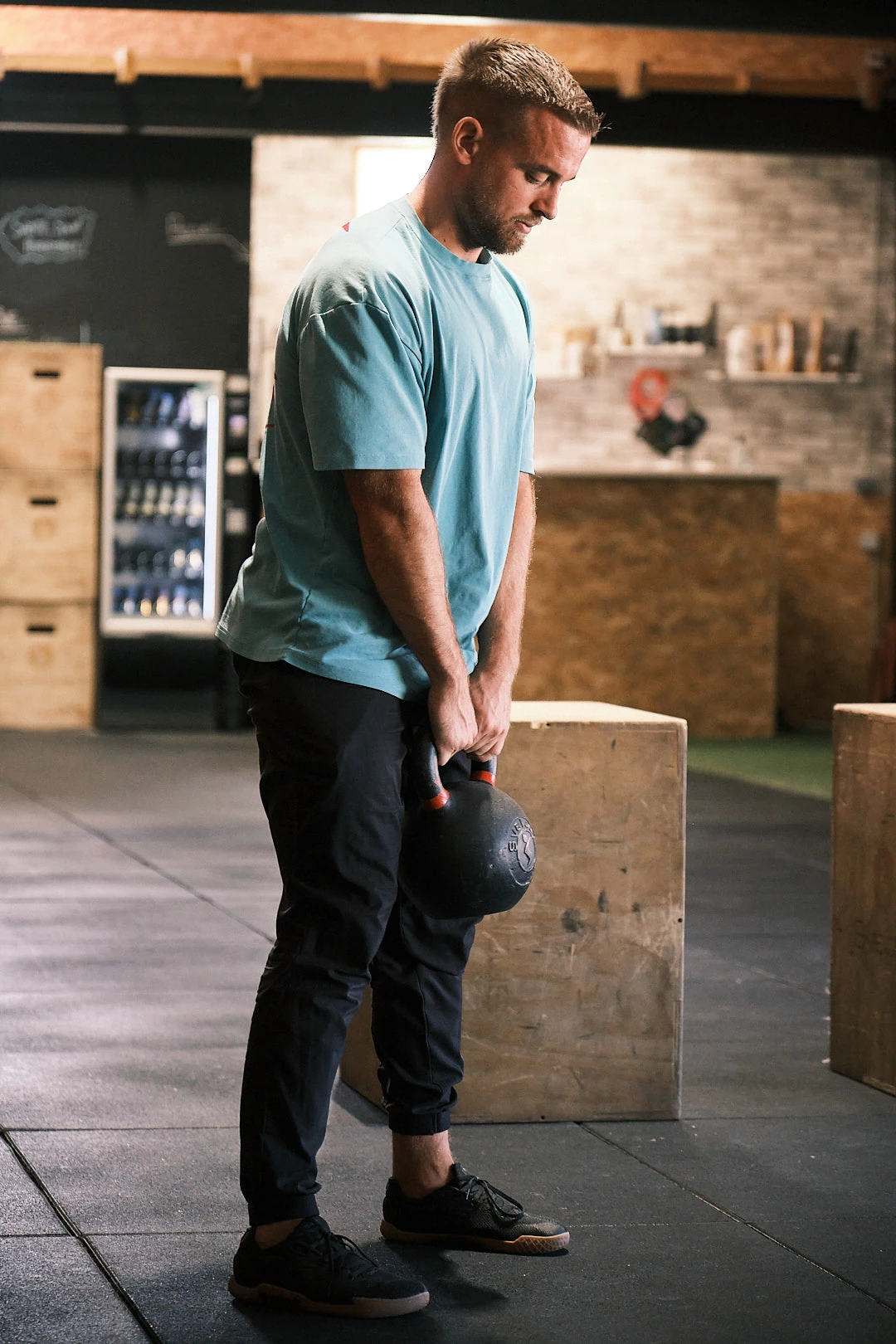 Jeremy pendant un entraînement avec une kettlebell
